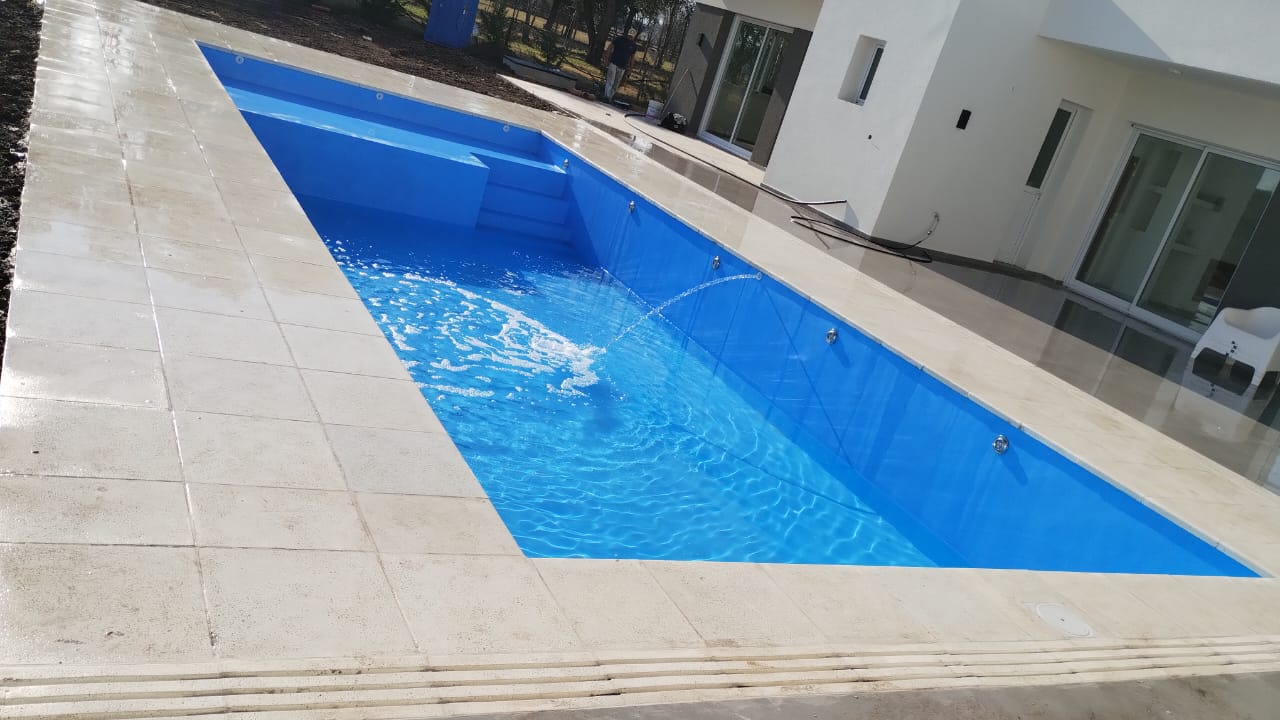 Pileta de hormigón terminada por Piletas Báez